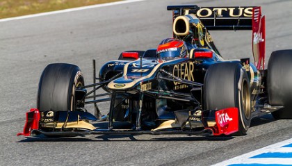 开云体育-雷诺车队完胜威廉姆斯，佩雷兹刷新纪录