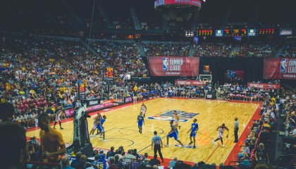 开云体育中国-冰封王座，托尼在奥运关键战接管比赛，芬兰强势拿下冰岛