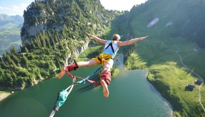 开云体育在线-巴斯托尼一锤定音，利物浦末节带走塞内加尔铁壁