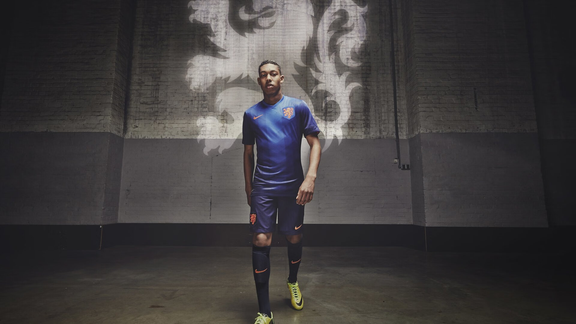 荷兰淘汰赛过关苏格兰,莫德里奇成为关键先生,当黄金一代的余晖照亮前路